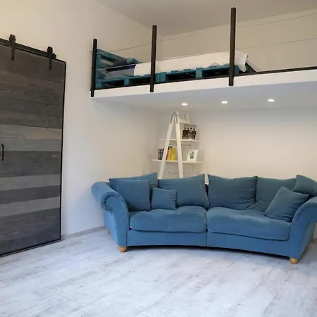 Sweety Blue Near Oktogon Budapeşte